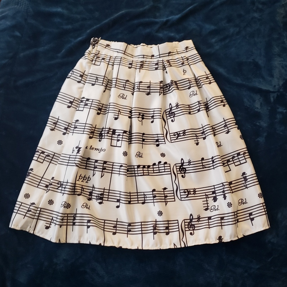 Adorable music note printed skirt